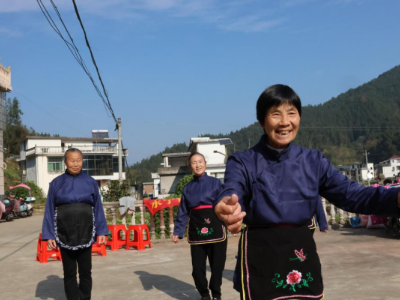 铜鼓县：移风易俗就是要“村”里“村”气