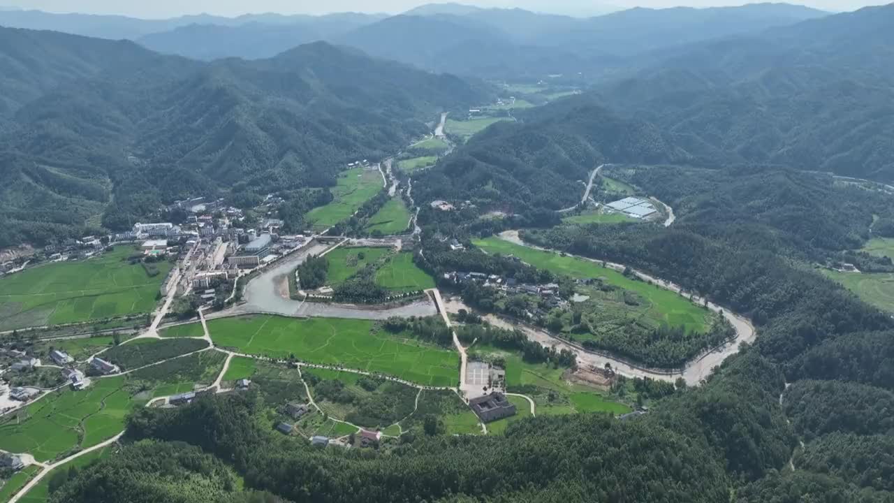 “大抓落实 狠抓项目 优化环境 提升作风”我县重点项目“修河胆坑段 九峰段河道治理工程”建设进展顺利